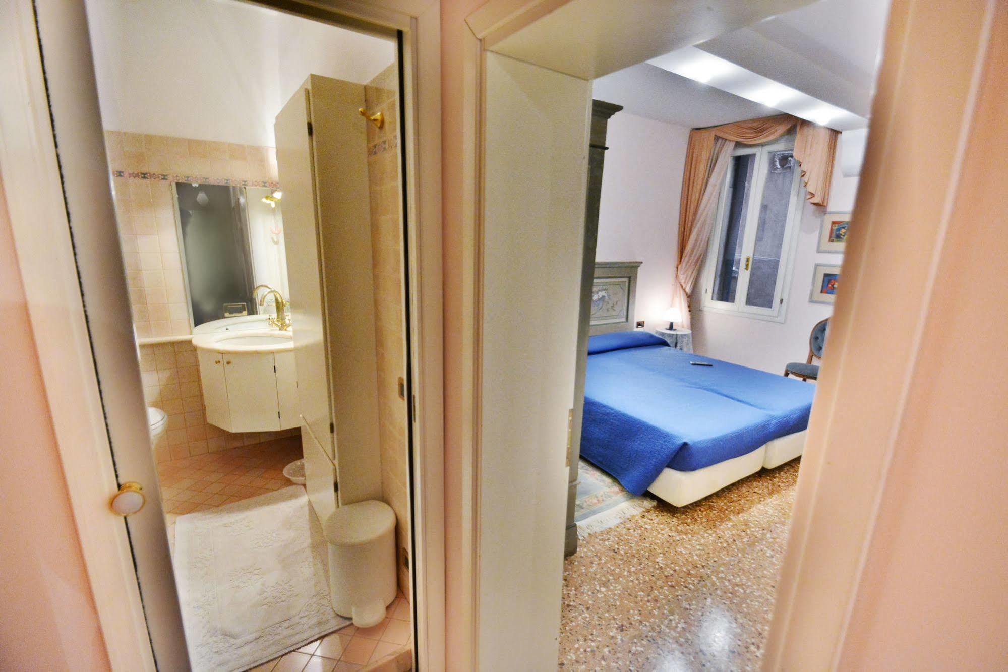 Ve.N.I.Ce. Cera Casa Del Sol Apartment Венеция Екстериор снимка